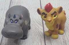 Disney The Lion Guard Figures Toys Lot of 2 Beshte Young Simba Hard Vinyl 4″