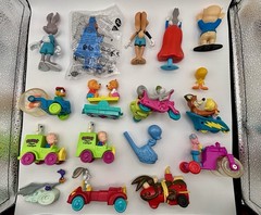 Vintage Lot of 17 Looney Tunes Toons Figures Toys Warner Bros Bugs Bunny Coyote