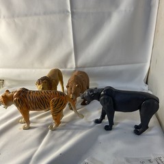 Jumanji Moving Animal Action Figure Lot Of 4 Bear, Lion, Tiger Panther Big Cats