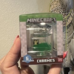 New Minecraft Series 2 Charms Bee 2.5-Inch Backpack Hanger Viral Keychain