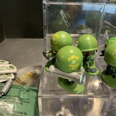 32 MGA Awesome LITTLE GREEN MEN Figure Lot GREEN BLUE With Accessories Dog Tags