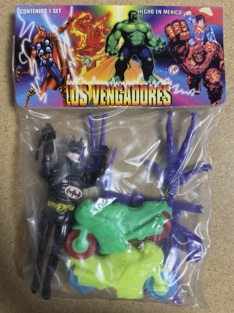 Mexican KO Bootleg – Los Vengadores Batman & 4 mini figures 2 Batmobile