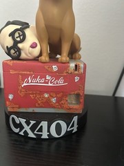 Dark Horse Fallout (TV Series): Stylized CX404 with Wilzig Head Vinyl Figure