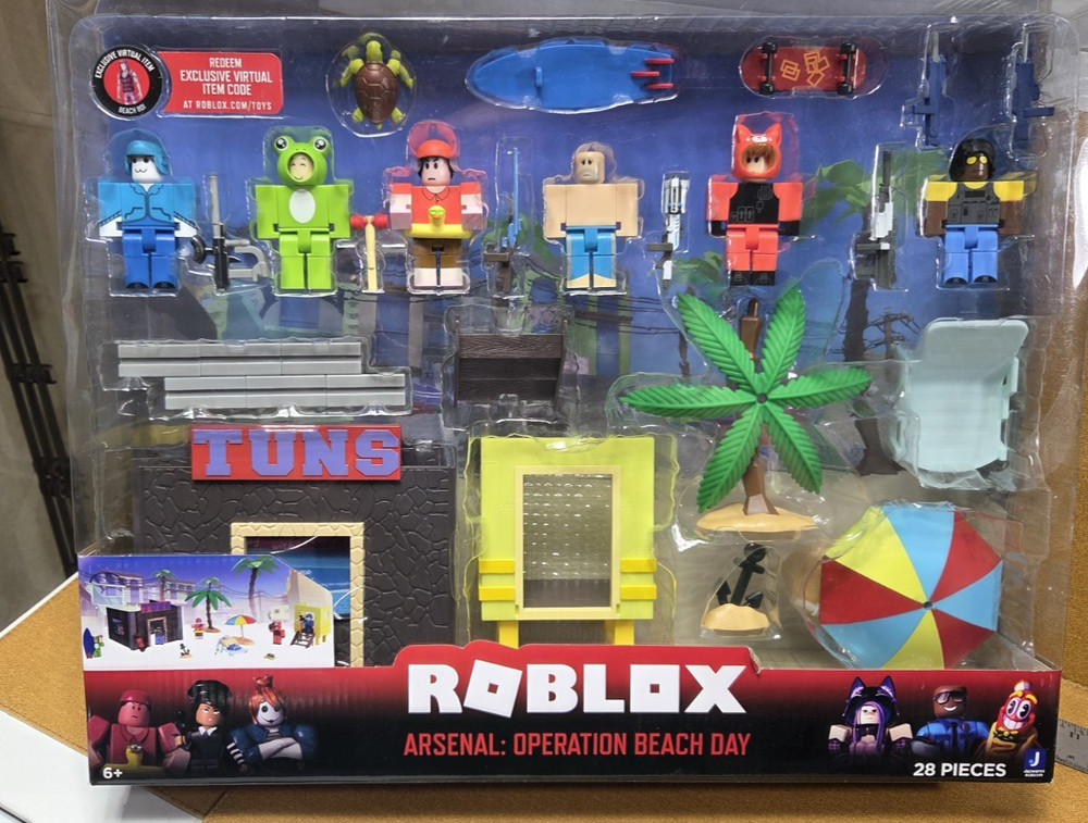 ROBLOX 28 PCS Action Figure ARSENAL OPERATION BEACH DAY Deluxe Playset NEW