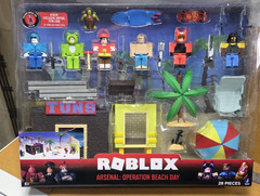ROBLOX 28 PCS Action Figure ARSENAL OPERATION BEACH DAY Deluxe Playset NEW