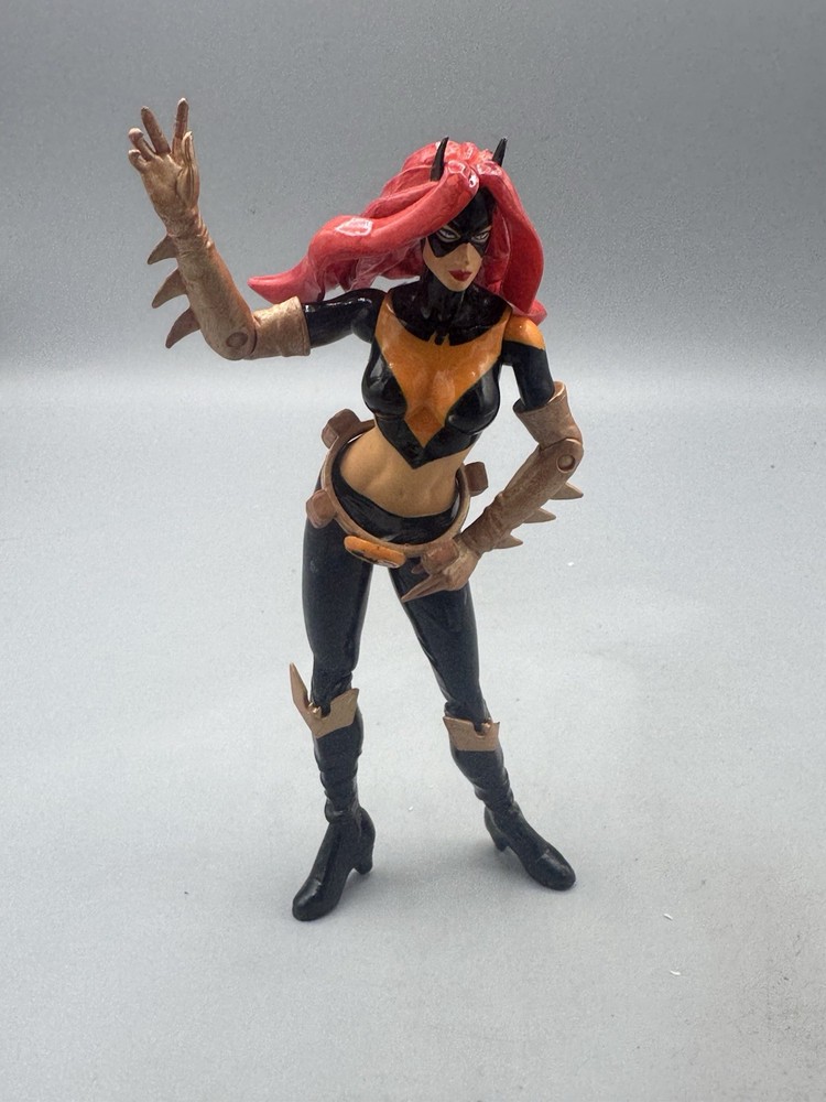 DC Direct Elseworlds Series 1 Thrillkiller Batgirl 7″ Action Figure Damaged