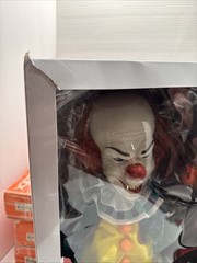 Mezco Toyz IT Talking Pennywise 1990 15 in Figure Brand New Box Damage