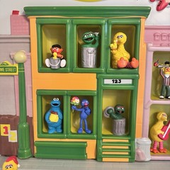 Vintage 1986 Applause Sesame Street PVC Figure Display With 21 Figures. Rare.