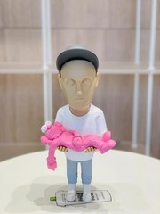 Celebrity Artist Actor Designer Culture Luxury Figure (Bryan Donnelly Kaws Pink)