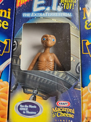 ET The Extraterrestrial Movie Bendable Toy Kraft Macaroni and Cheese NEW 2002