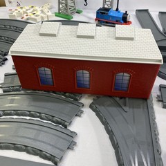 2001 ERTL Thomas The Train-Track-Turntable w/Shed-Crossing-Signals & More