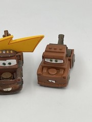 Disney Pixar World of Cars Tow Mater W/ Lightning Bolt Truck Die Cast +2 Cars A3