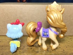 Disney Palace Pets BLONDIE & Whisker Haven Honeycake (pop stick) Figure Toys
