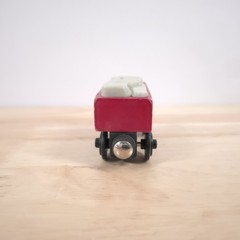Thomas Wooden Railway Sodor China Clay 2 car Lot 1997 Britt Allcroft Red Green