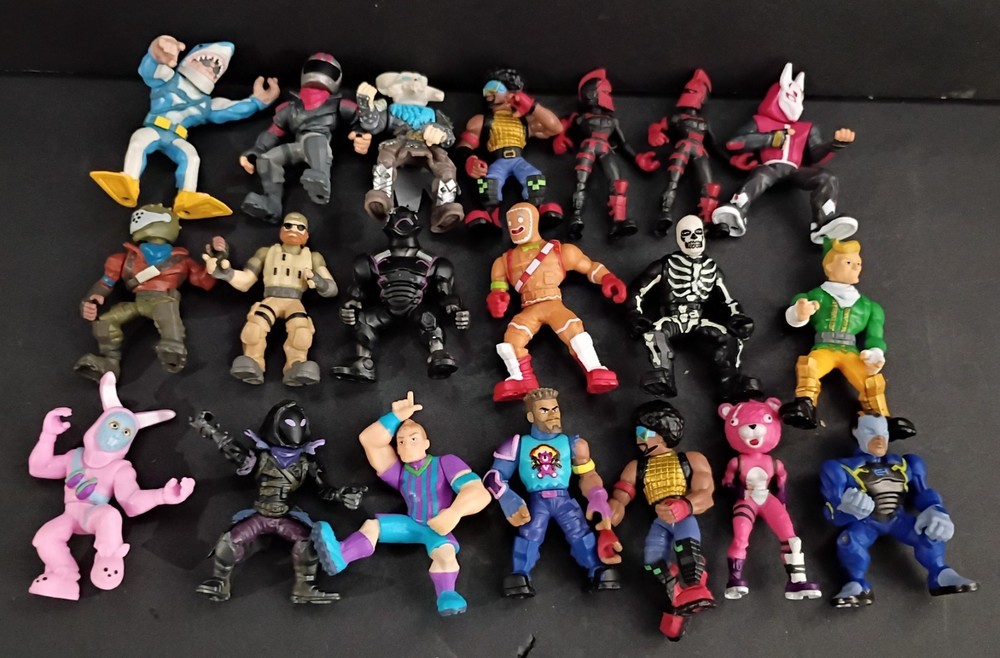 Fortnite Mini Action Figures approx 2 inches tall LOT of 20 mini figures