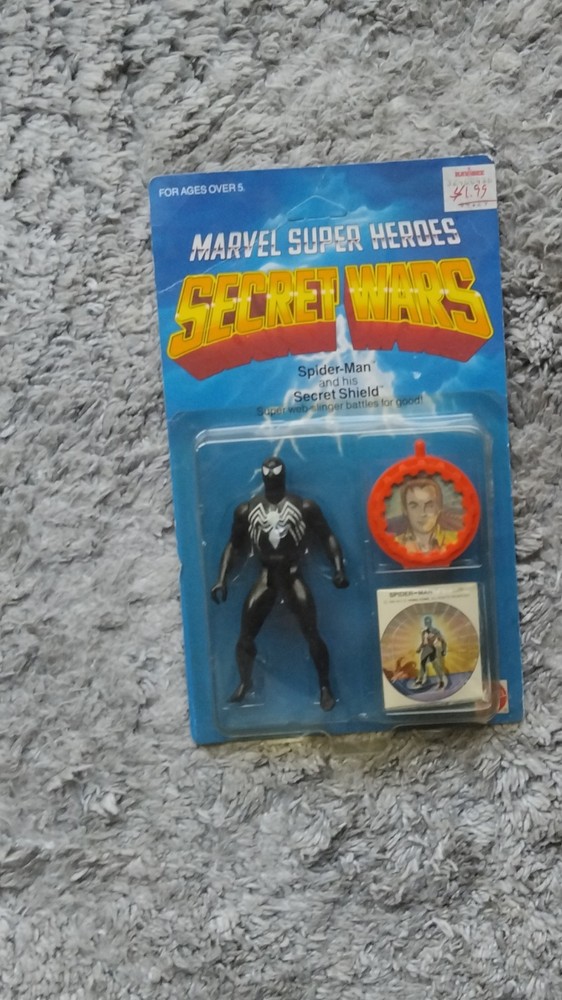 Marvel Super Heroes Secret Wars Spider-Man Action Figure w/ Shield