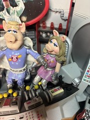 Palisades Muppets Pigs in Space Playset Miss Piggy Link Strangepork 3 Figures +