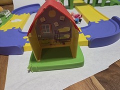 Hasbro Peppa Pig All Around Town Set Adjustable Track- See DESCRIPTION