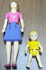 x2 Mel Appel Co Figure Lot Baby Girl Yellow Outfit 2.5″ Mom 5” FP Loving Family