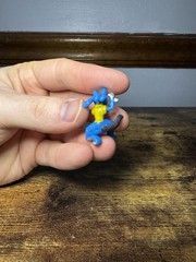 NINTENDO 2006 POKEMON 1” PLASTIC RL R/L.W LUCARIO MINI FIGURE