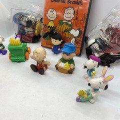 Peanuts Snoopy Charlie Brown PVC Figures Whitman’s Easter Halloween DVD LOT 11