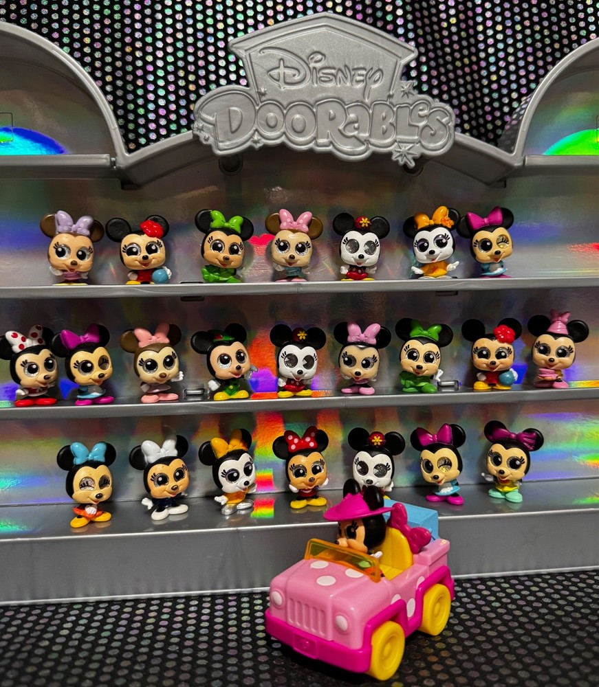 Disney Doorables 24 Minnie Mouse plus 1 Car