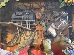 LANARD TOYS~PRIMAL CLASH~DINO COMMANDER~BEAST TAMING SQUAD~TRICERATOPS & FIGURE