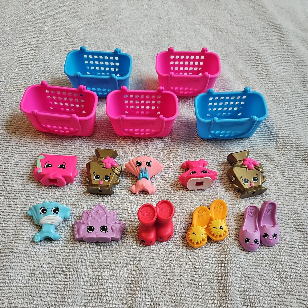 SHOPKINS-Lot of 15- Random Characters Moose Various Years Collectibles