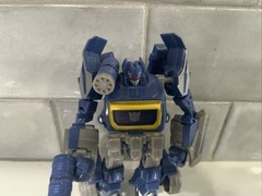 Transformers Generations War for Cybertron Deluxe Cybertronian Soundwave
