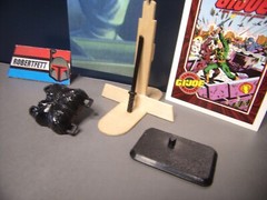 GI Joe Vintage 1998 VYPRA (V1), Lot “A”, SWORD, BACKPACK, & STAND, Hasbro 1:18