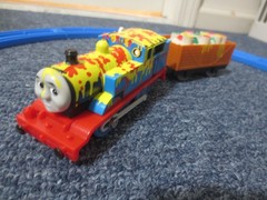 Thomas & Friends Trackmaster Paint Spattered Thomas Makes A Mess w/ Cargo Car