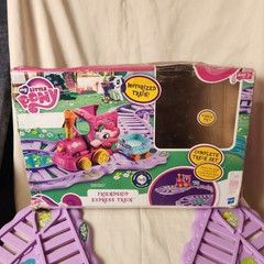 Hasbro My Little Pony Magic Friendship Express Train Set – Loco not working