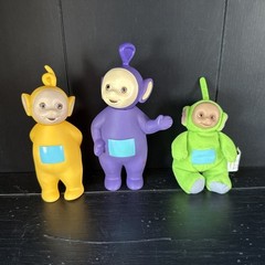 1998 Ragdoll Hasbro Teletubbies PVC 2 Figurines & Plush Finger Puppet Dipsy BK