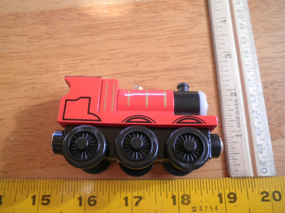 Thomas the Tank Engine James + Tender FOR DISPLAY ONLY wooden NM/M NICE!