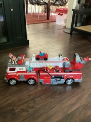 Paw Patrol Ultimate Fire Truck Ultimate Rescue 5 Figures Car And Water Canons