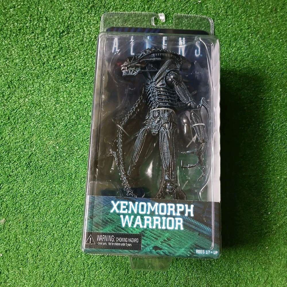 NECA ALIENS XENOMORPH WARRIOR(BLUE)AF 2013 SEALED DISPLAYED