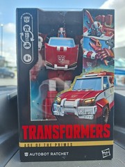 Transformers Age of the Primes Deluxe Prime Universe Autobot Ratchet In Box