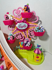 My Little Pony Ponyville Amusement Park Sweet Sundae Ferris Wheel Bundle 2007