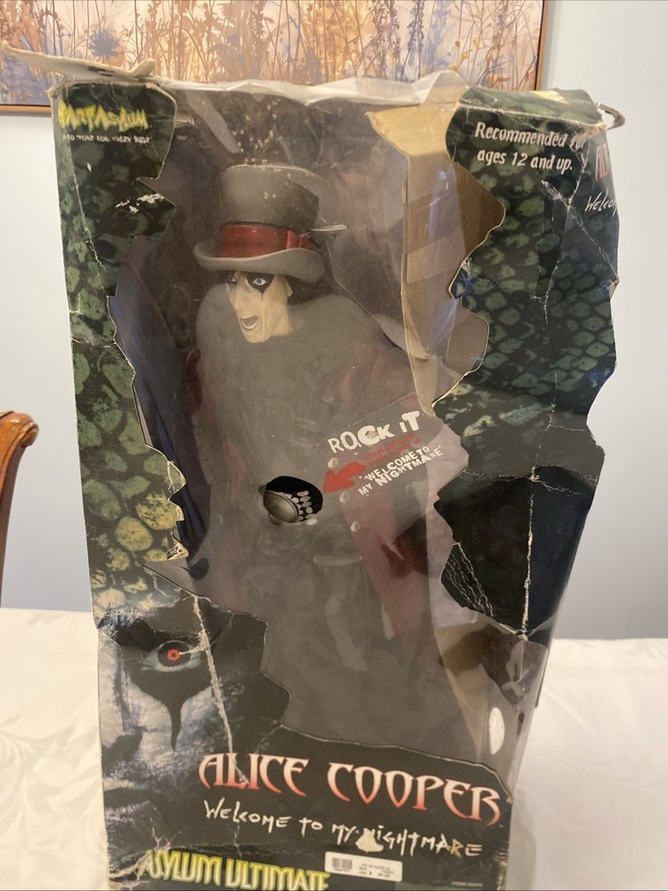 ALICE COOPER Welcome My Nightmare Art Asylum Ultimate Series 18″ Damaged Box
