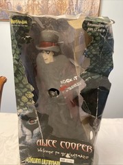 ALICE COOPER Welcome My Nightmare Art Asylum Ultimate Series 18″ Damaged Box