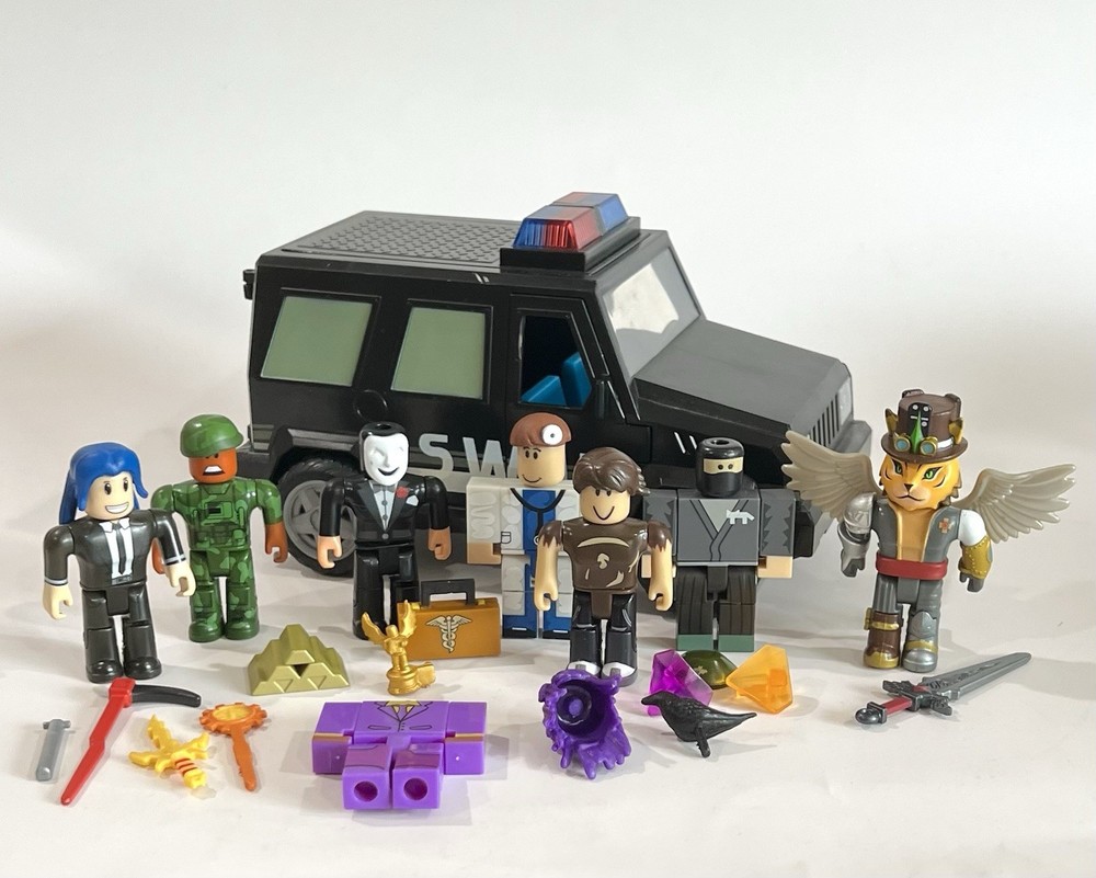 Roblox Toys Action Figures Parts Mixed Lot Jazwares Swat Car Weapons Over 20 Pc