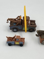 Disney Pixar World of Cars Tow Mater W/ Lightning Bolt Truck Die Cast +2 Cars A3