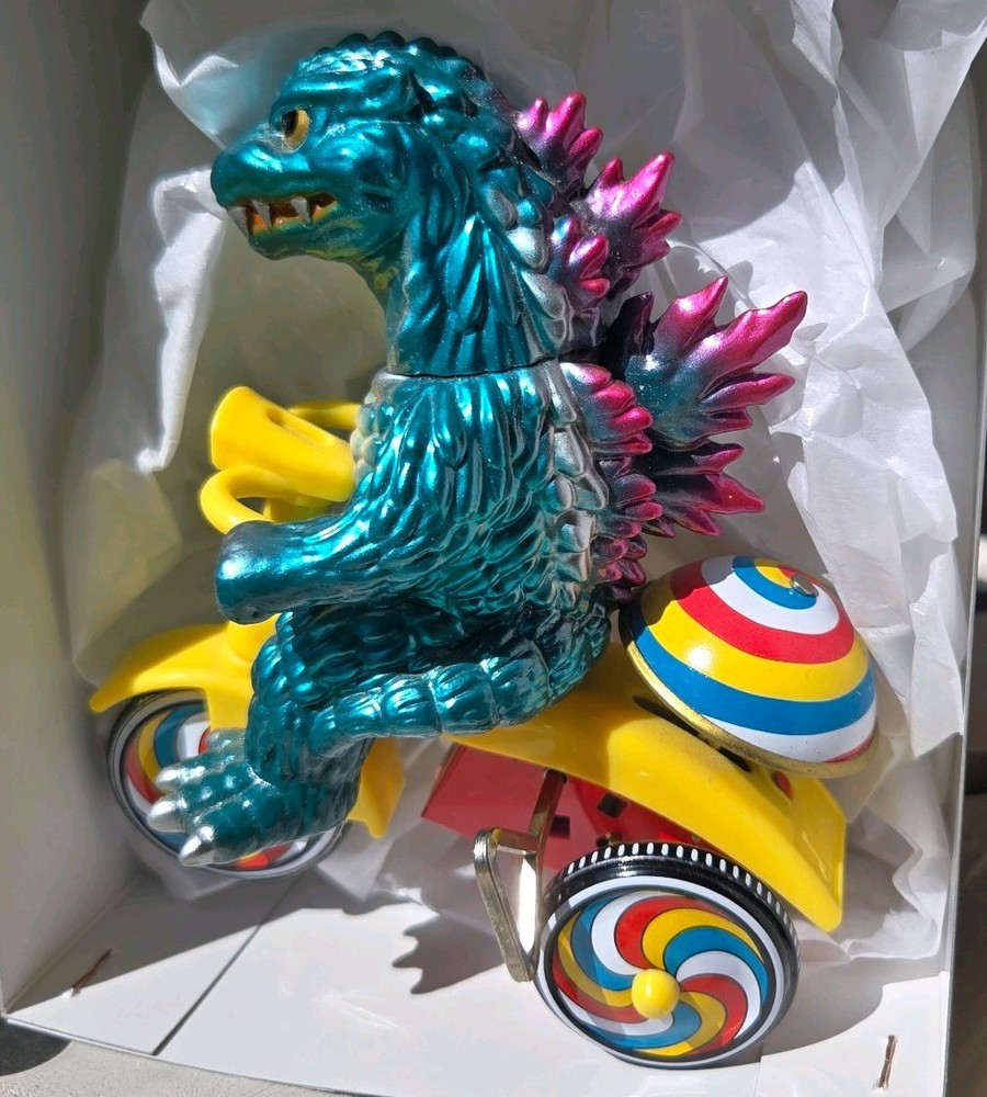 Godzilla Bullmark x M1 Go Millennium Festival Limited Tin Tricycle Toy sofubi