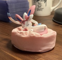Pokémon Hollybox: Sweet Dreams Sleeping Eevee and Eeveelutions Series Blind Box