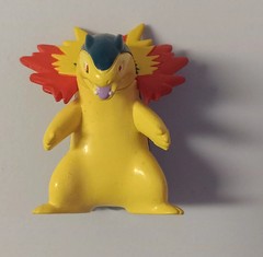 Poke Ball Blaster Yellow w/ Cyndaquil Line Figures & Battle Discs (Tomy, 2000)