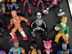 Fortnite Mini Action Figures approx 2 inches tall LOT of 20 mini figures