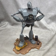 Diamond Select Toys Iron Giant Gallery Iron Giant (Superhero) Collectible Figure