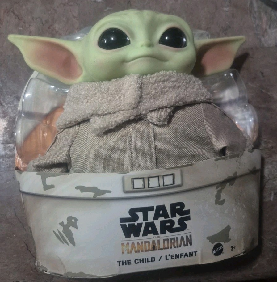 Disney Star Wars: The Mandalorian Yoda The Child 11 inch Action Figure(BrandNew)