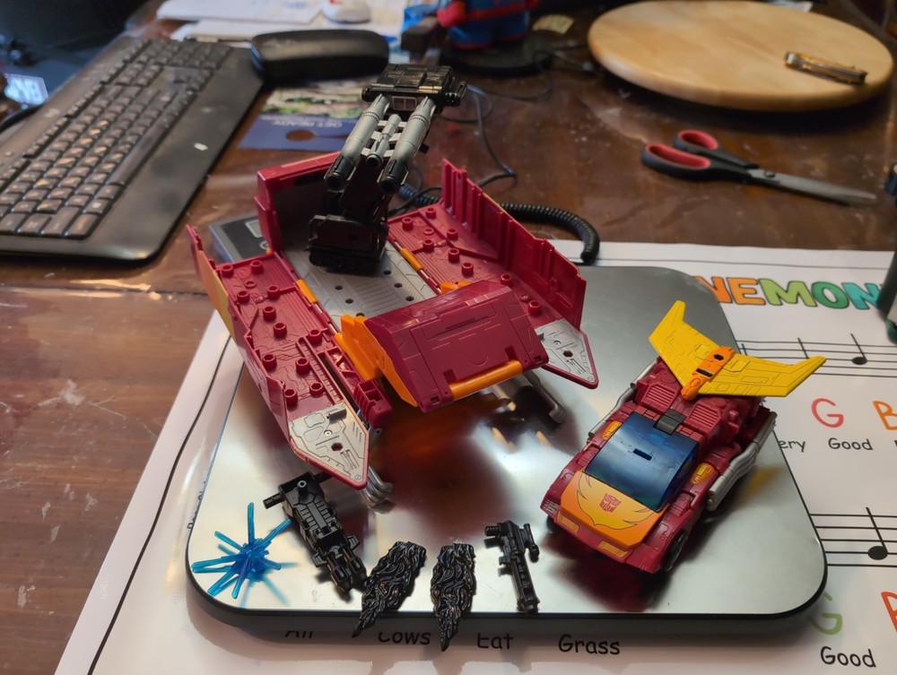 Rodimus Prime (Commander class — Kingdom, 2021) Great Condition