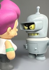 Kidrobot Futurama Series 1 Bender 1/16 + Kidrobot Futurama Mini Series 1 – Leela